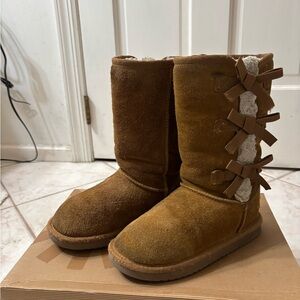 Koolaburra by Ugg girls Cozy Brown Suede Boots with Side Bows